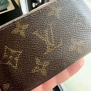 Louis Vuitton Monogram Key Clés Key Chain Pouch DAMAGED